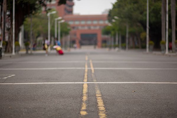 体育游戏app平台国内多所高校近日也接踵发布校园交通安全告示-开云「中国」kaiyun体育网址-登录