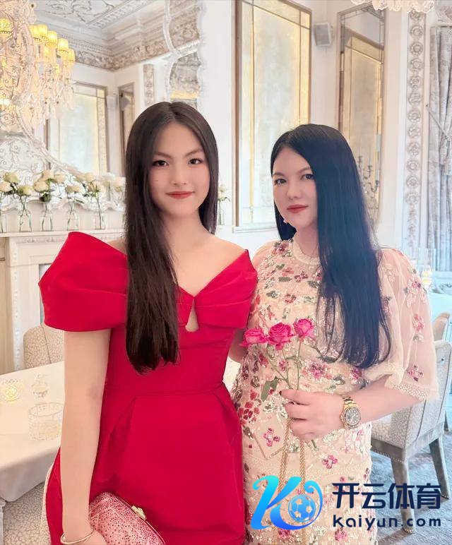 李湘王岳伦为王诗龄庆16岁诞辰