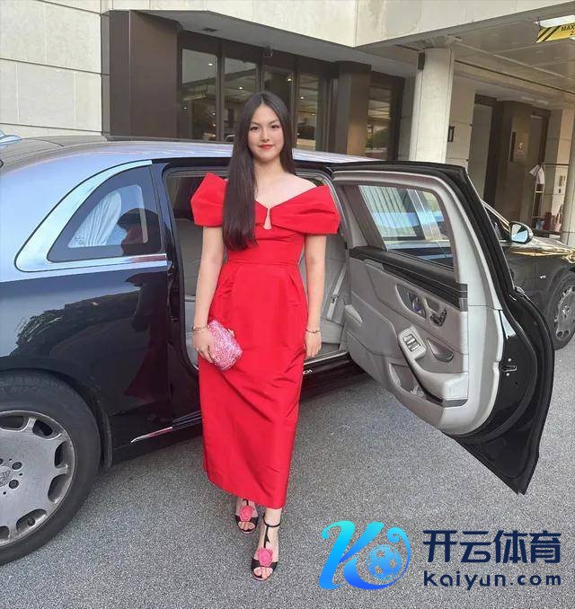 李湘王岳伦为王诗龄庆16岁诞辰 奢华好看引热议