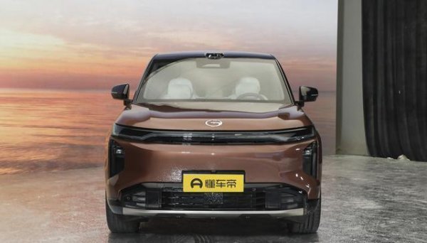 欧洲杯体育分花样的大灯组里面有着2248颗灯珠-开云「中国」kaiyun体育网址-登录入口